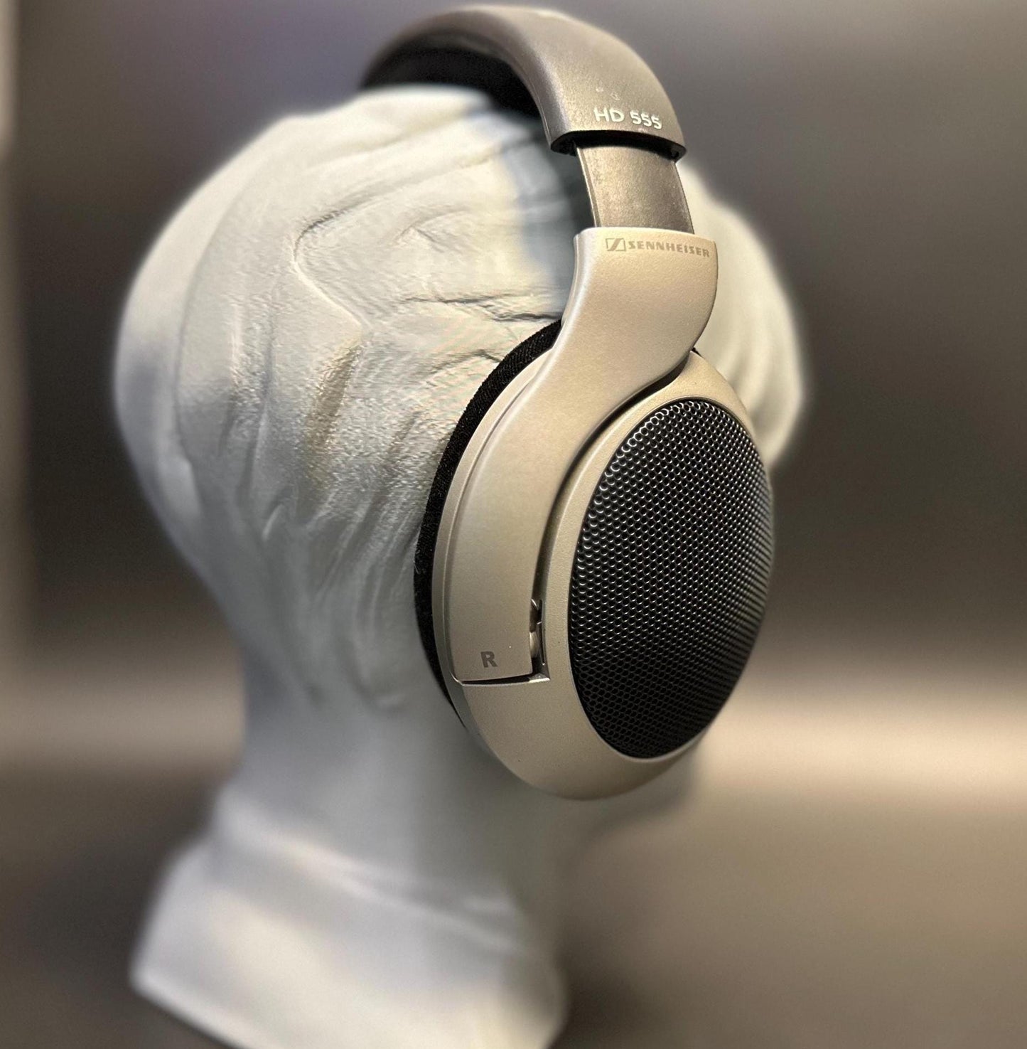 A meticulously crafted headphone stand inspired by Bang Chan. Available in various colors, including metallic finishes, showcasing sleek details and a premium design for Stray Kids fans and audiophiles alike.