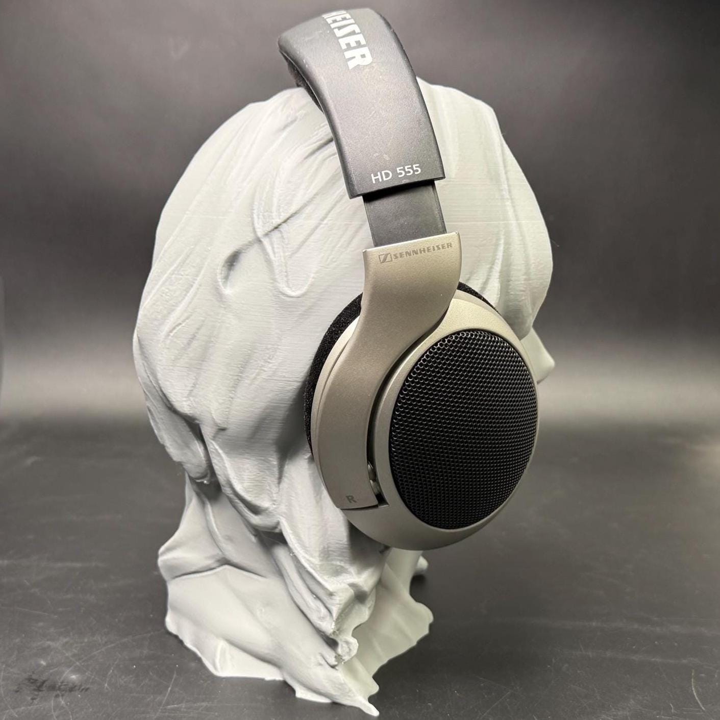 Hyunjin Headphone Stand β K-Pop Decor for Stray Kids Fans
