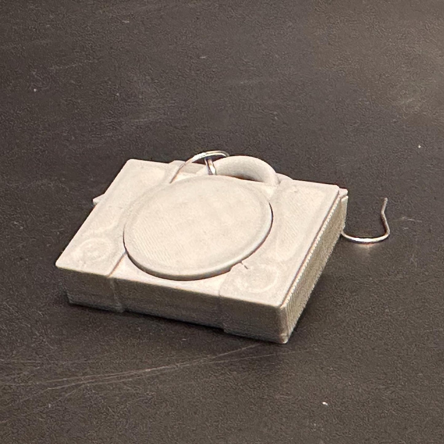 PS1 console-inspired earrings with a sleek retro design, celebrating gaming nostalgia. Lightweight and perfect for gamers and vintage enthusiasts.