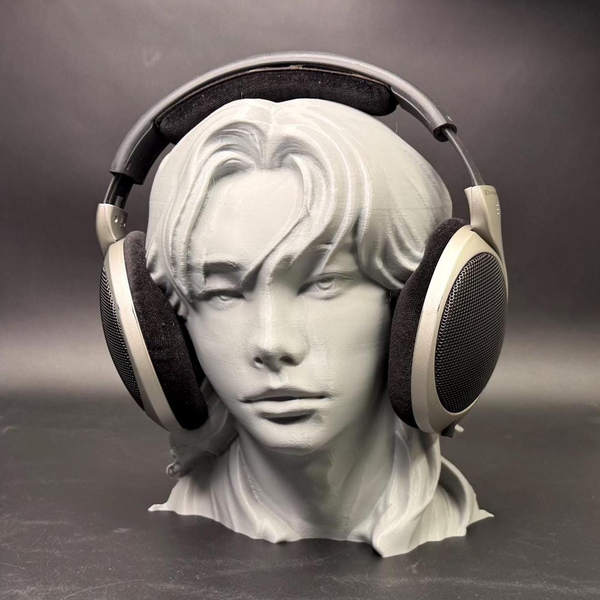 Hyunjin Headphone Stand β K-Pop Decor for Stray Kids Fans