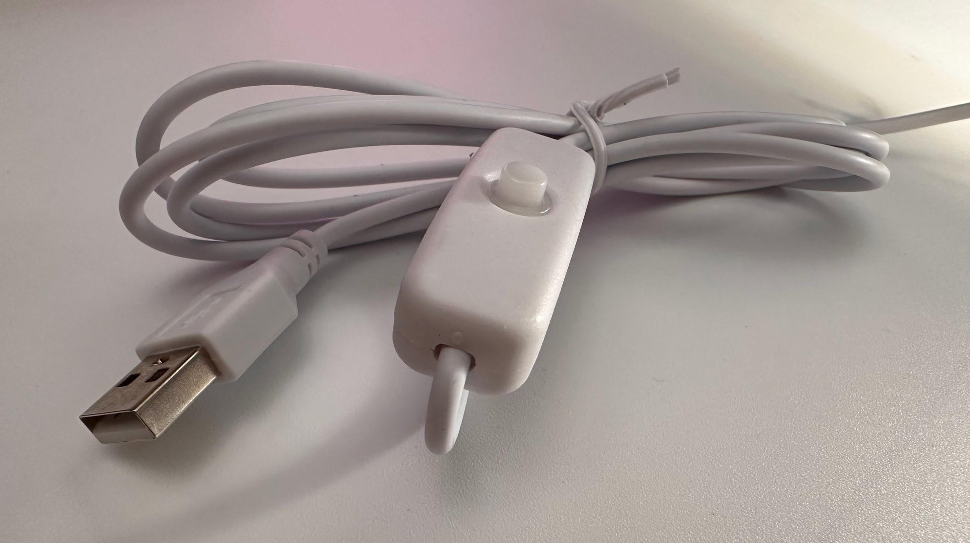 USB wire with latching button switch